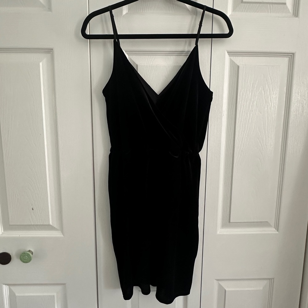 Abercrombie Fitch Black Velvet Faux Wrap Mini Dress Spaghetti Straps Size Medium